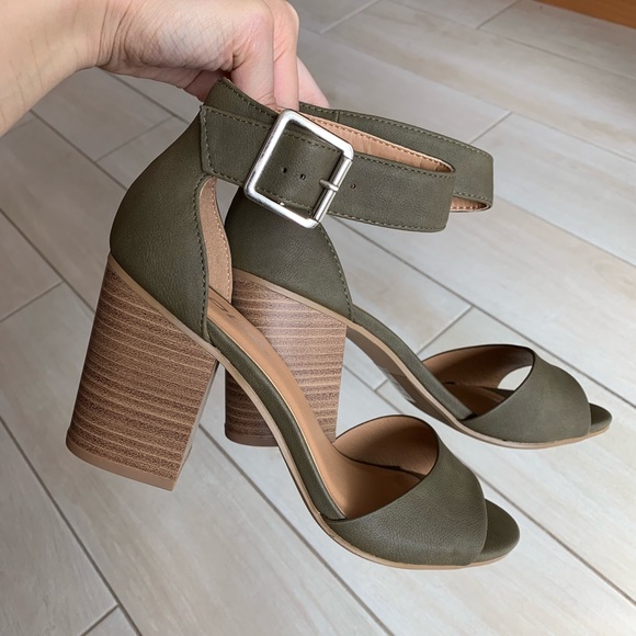 🆕 Quinn - Olive Green Sandal Heels - Picture 3 of 6
